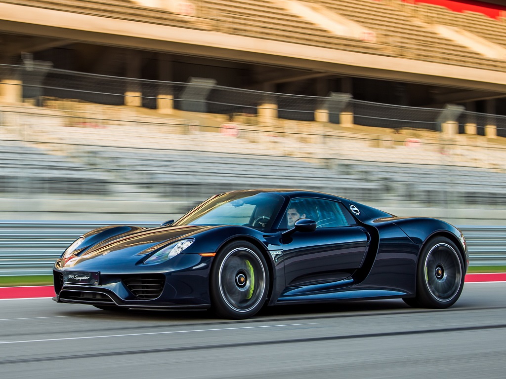 Porsche 918 Spyder Porsche 918 Spyder na posição 3x4 de frente