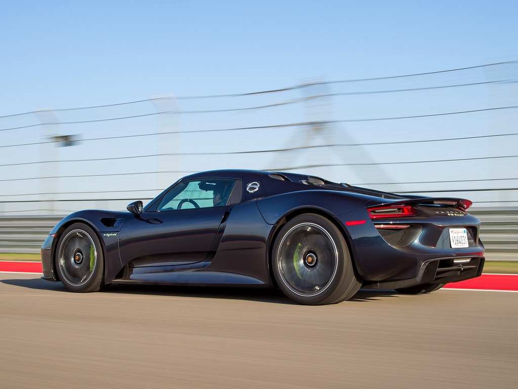 Porsche 918 Spyder Porsche 918 Spyder na posição 3x4 de traseira