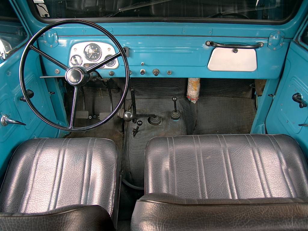 Toyota Bandeirante O volante era grande e tinha empunhadura fina