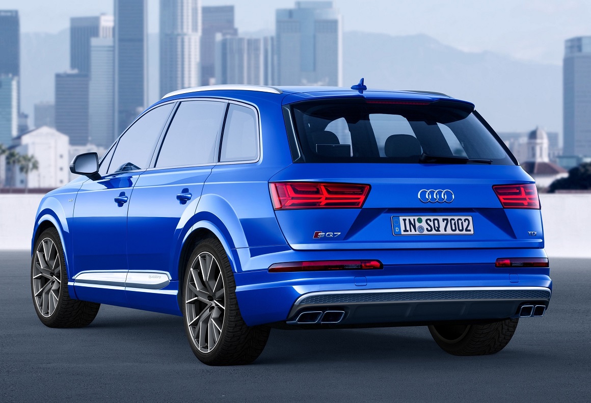 Audi SQ7 TDI na posi&ccedil;&atilde;o 3x4 de traseira
