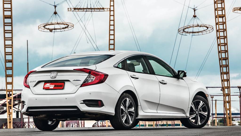 Honda Civic Touring Design ousado marca 10° geração
