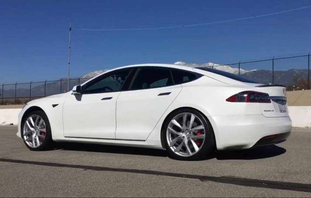 Tesla Model S P100D vai a 100 km/h em apenas 2,3 segundos