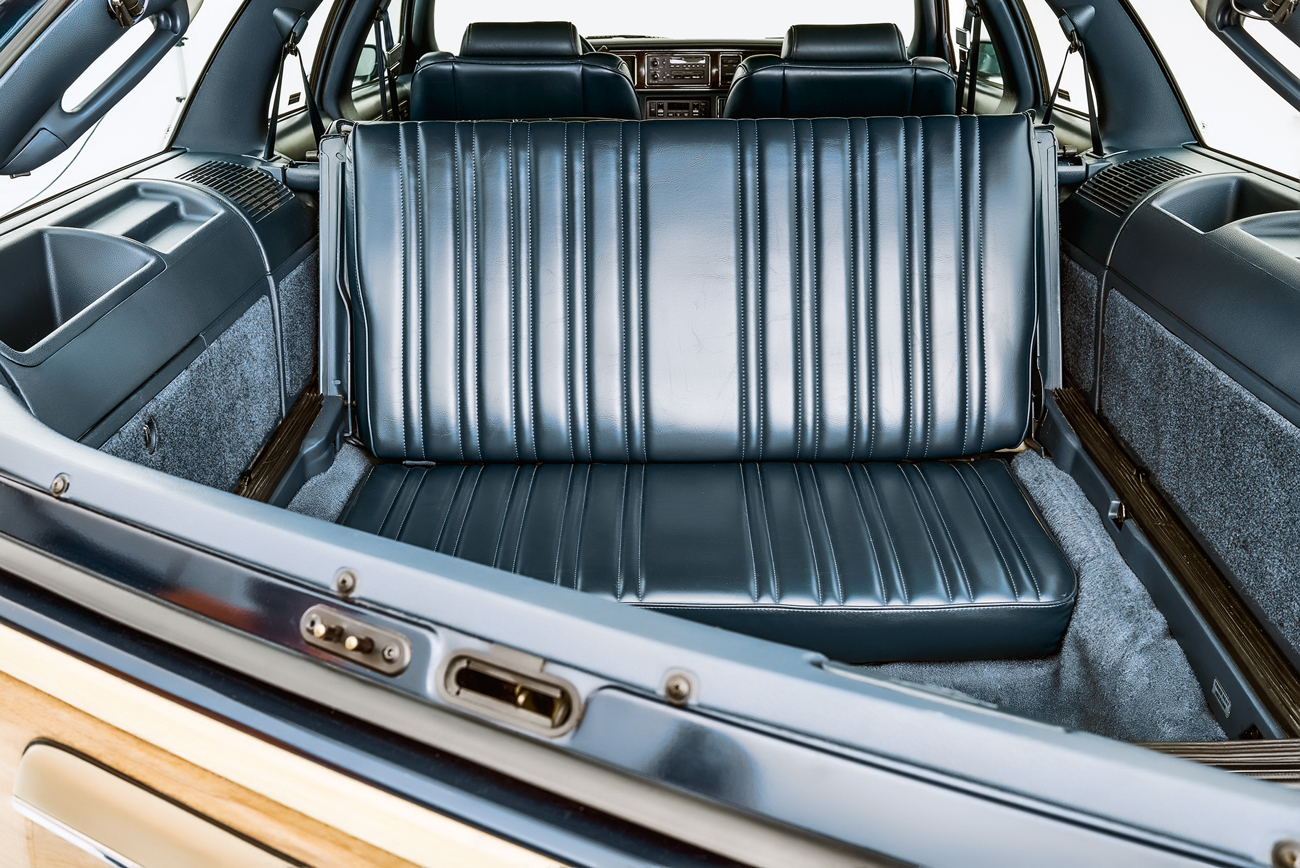 Na &aacute;rea do bagageiro h&aacute; um assento extra