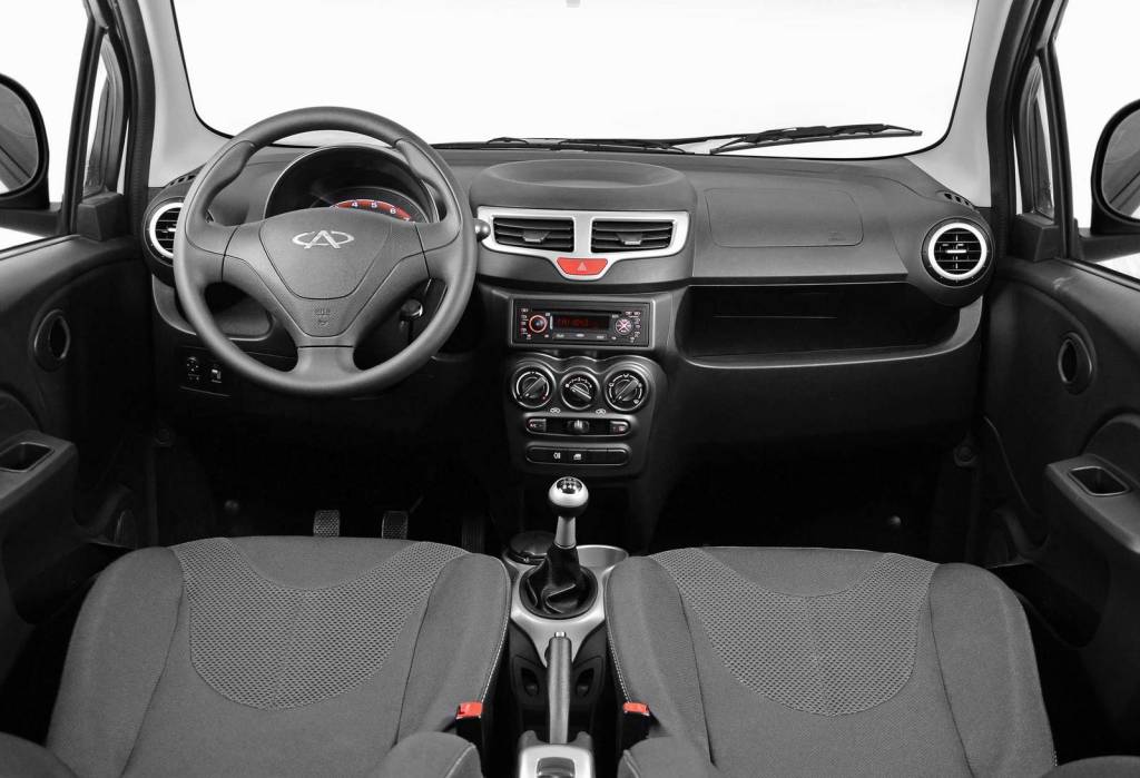 Chery QQ Interior simples, mas bem-equipado (levando em conta o preço)