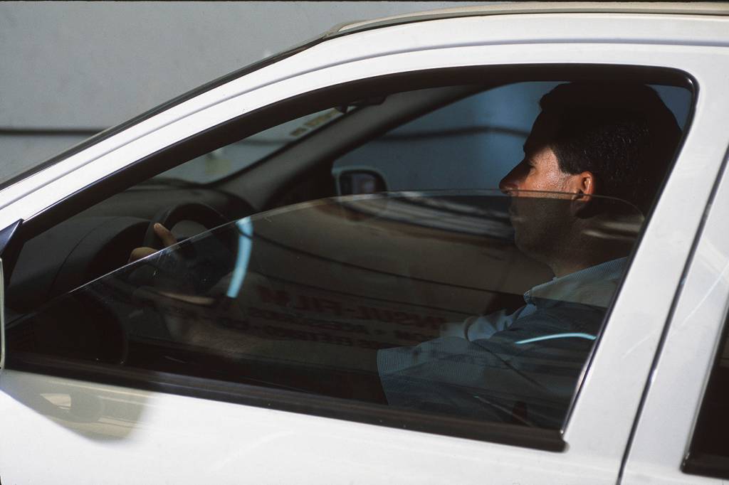 O que diz a lei sobre a instalação de películas nos vidros de carros?