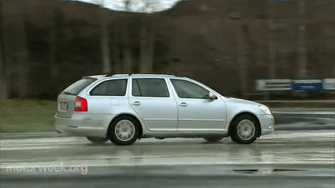Curso de habilitação na Finlândia dura dois anos e inclui aulas de drift