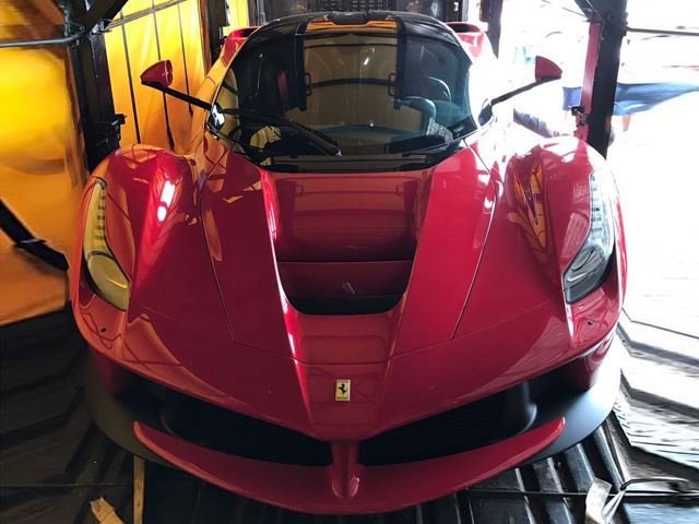 Uma das 500 unidades da LaFerrari será destruída na África do Sul