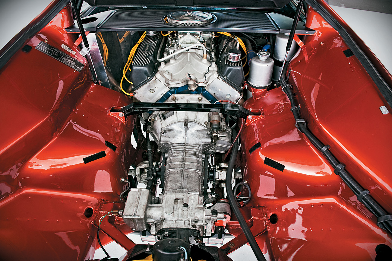 O V8 de 310 cv era instalado em posi&ccedil;&atilde;o central traseira