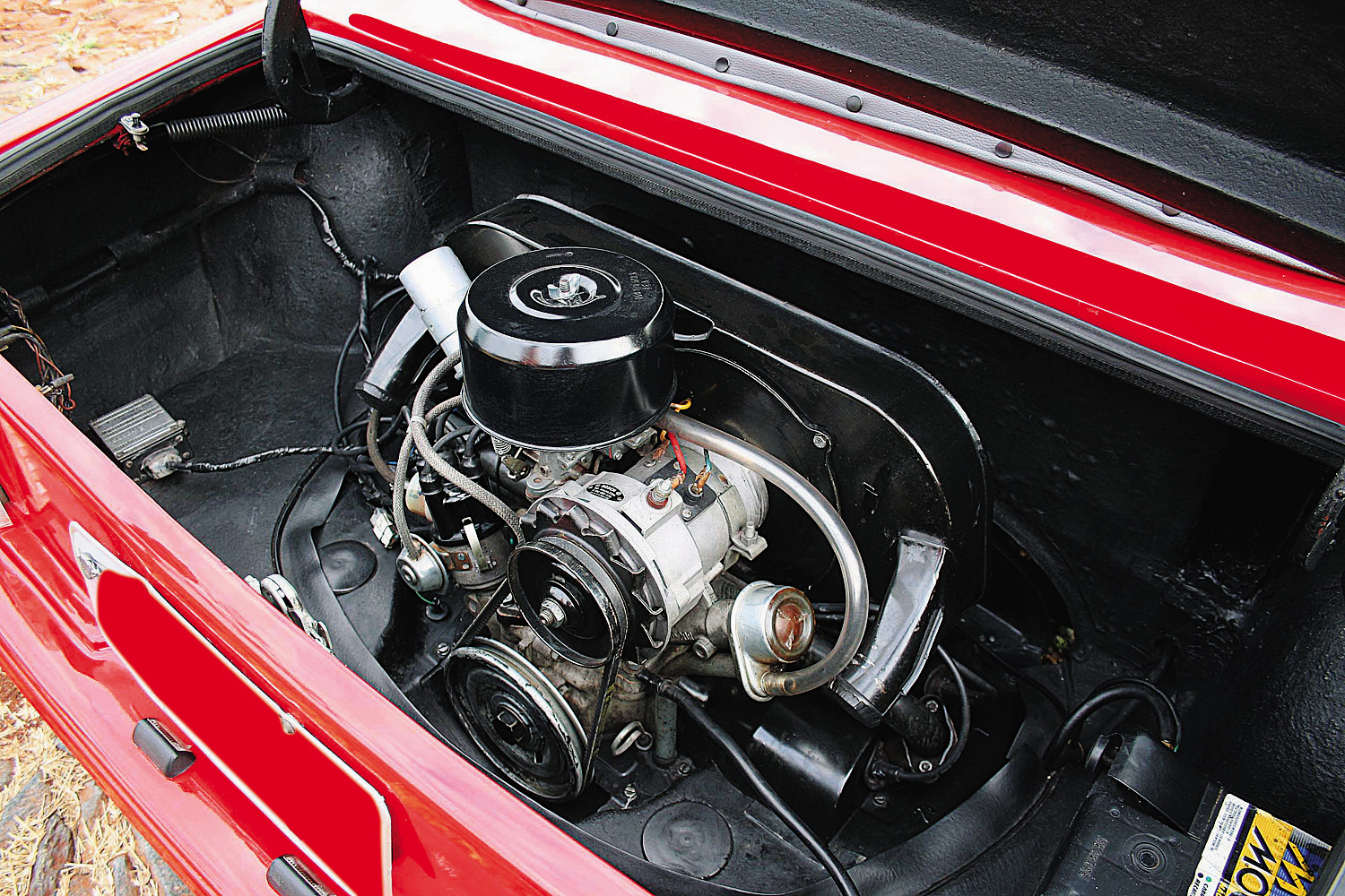 O motor era o conhecido 1600 a ar, com dupla carbura&ccedil;&atilde;o