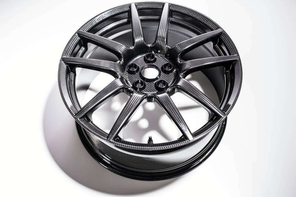2017 Ford GT optional gloss finish carbon fiber wheel