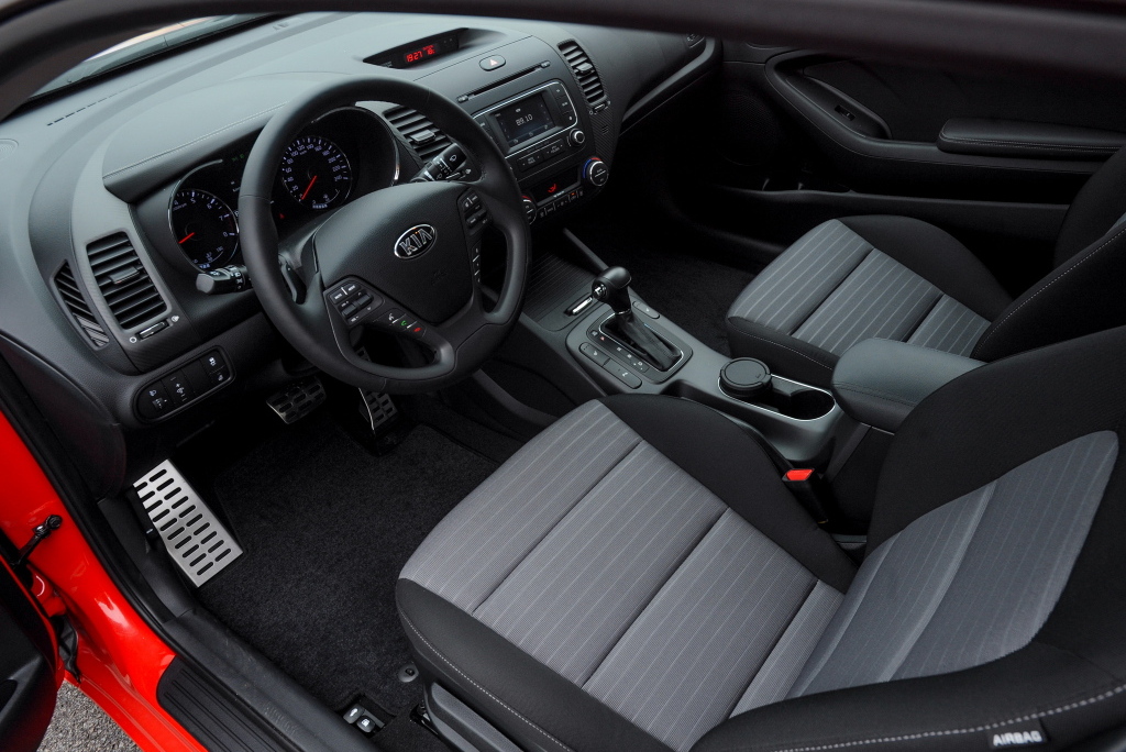 kia_cerato_koup_25