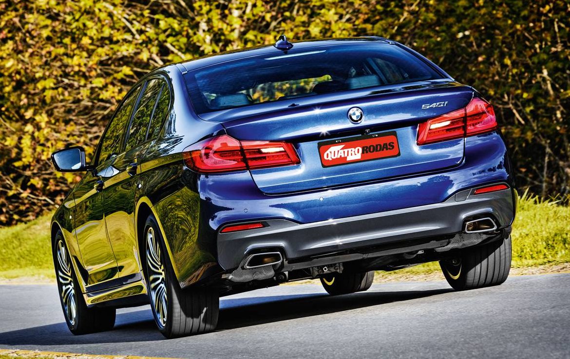 Do desenho dos far&oacute;is de leds &agrave;s lanternas e vincos: praticamente tudo remete ao modelo mais caro da BMW