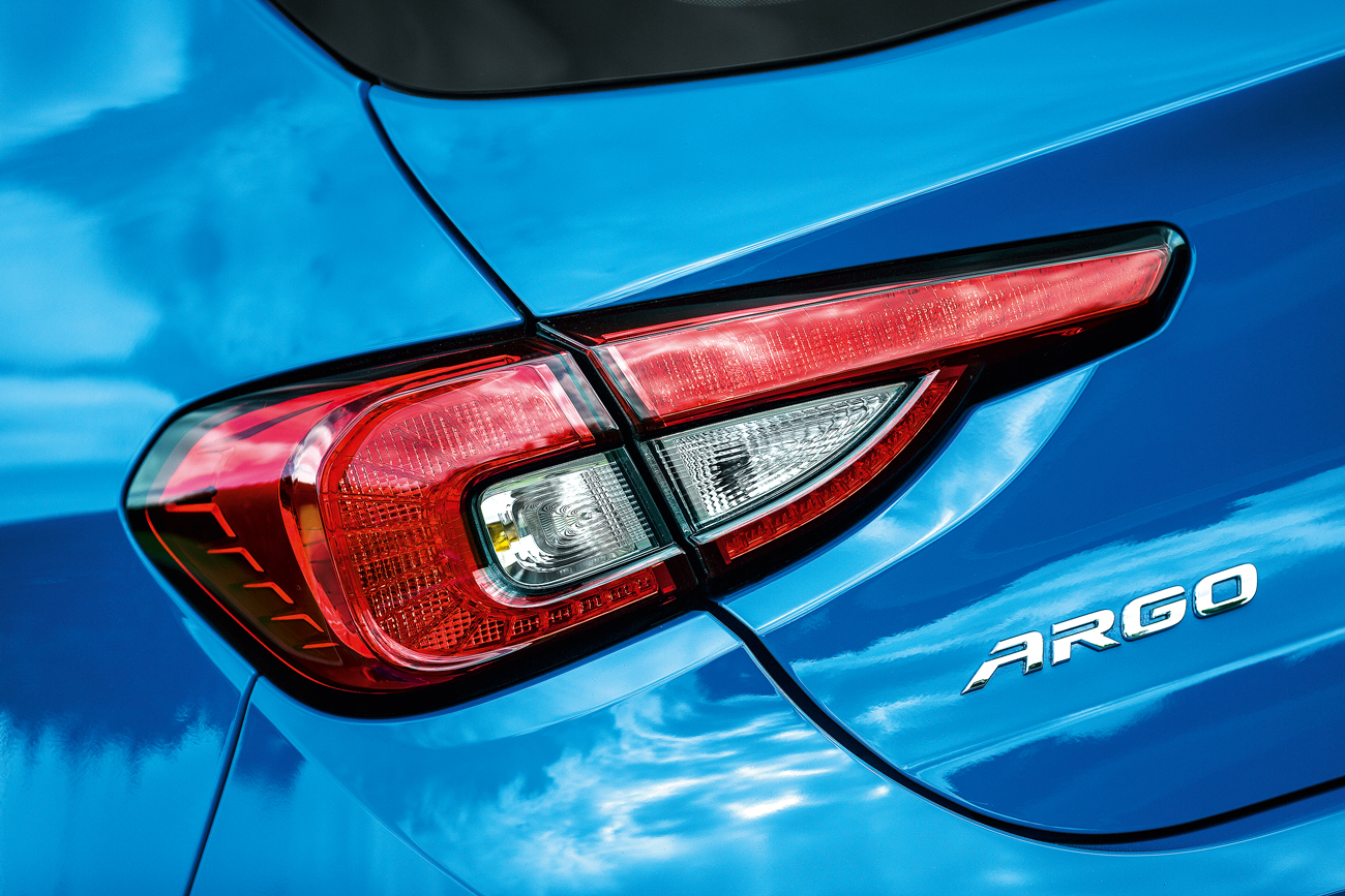 Lanternas e toda a traseira remetem &agrave; Alfa Giulietta. O nome Argo vem da mitologia: era a nau que levou Jas&atilde;o e os argonautas em busca do velo de ouro