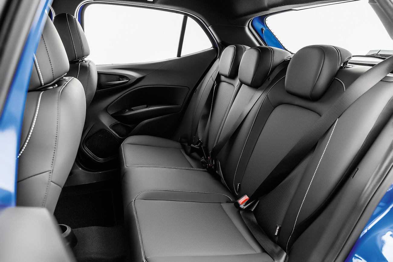 Espa&ccedil;o interno &eacute; bom, inclusive no banco de tr&aacute;s