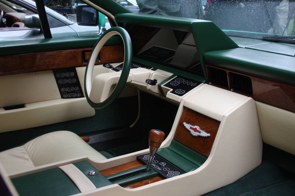 Aston_Martin_Lagonda_Interior_Reprodução