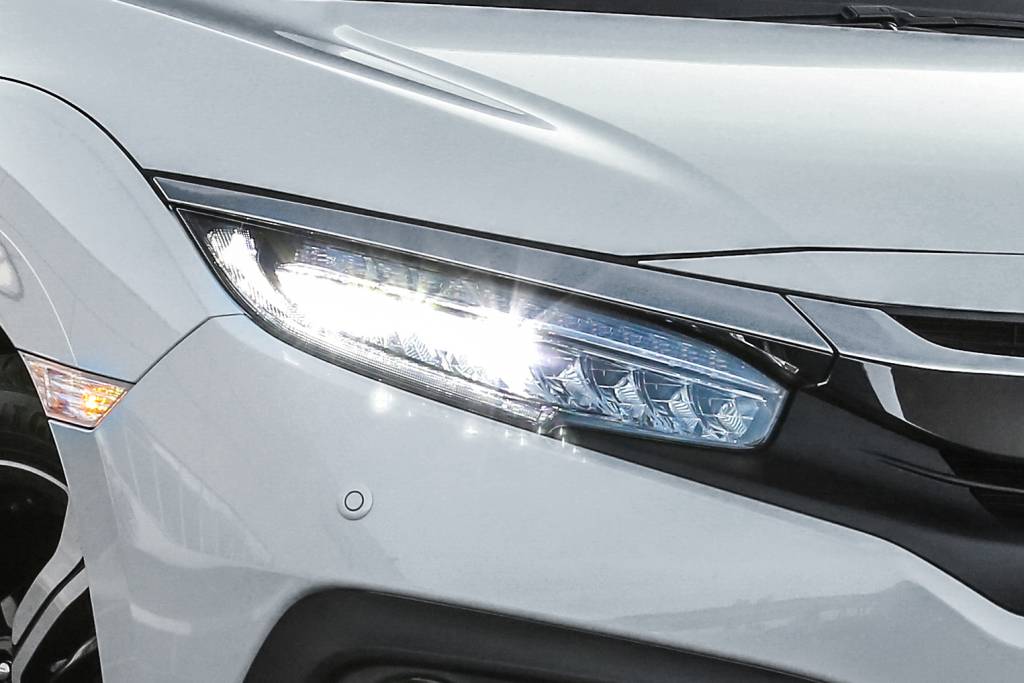 Faróis full-led adaptativos dispensam os faróis de neblina?