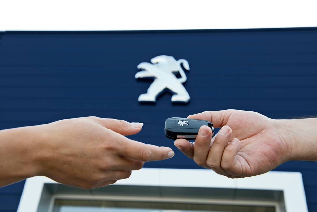 Programa da Peugeot oferece reboque gratuito e carro à disposição