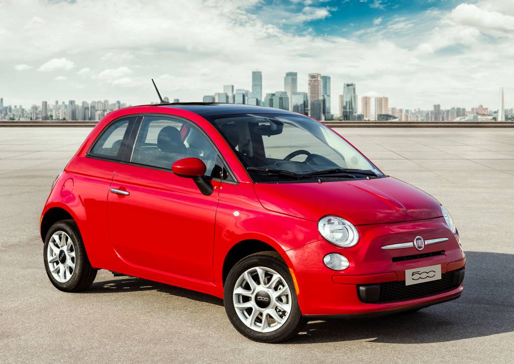Fiat 500 volta ao Brasil em versão única por R$ 61.396