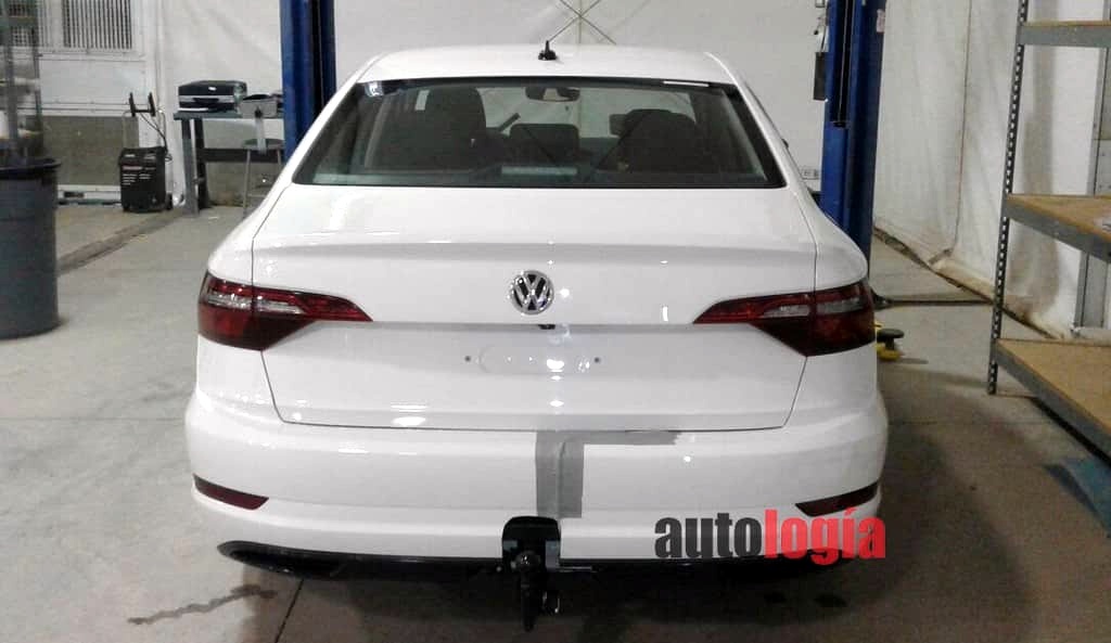 Volkswagen Jetta 2018 (2)