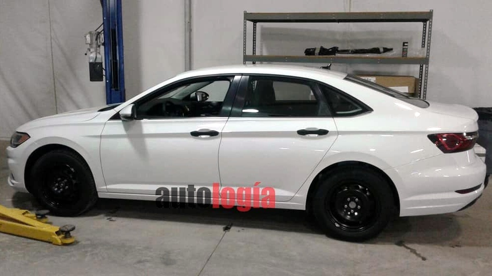 Volkswagen Jetta 2018 (3)