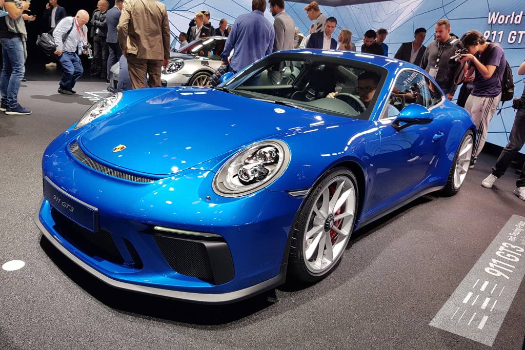 Porsche exibe 911 GT3 Touring e confirma novo Cayenne no Brasil