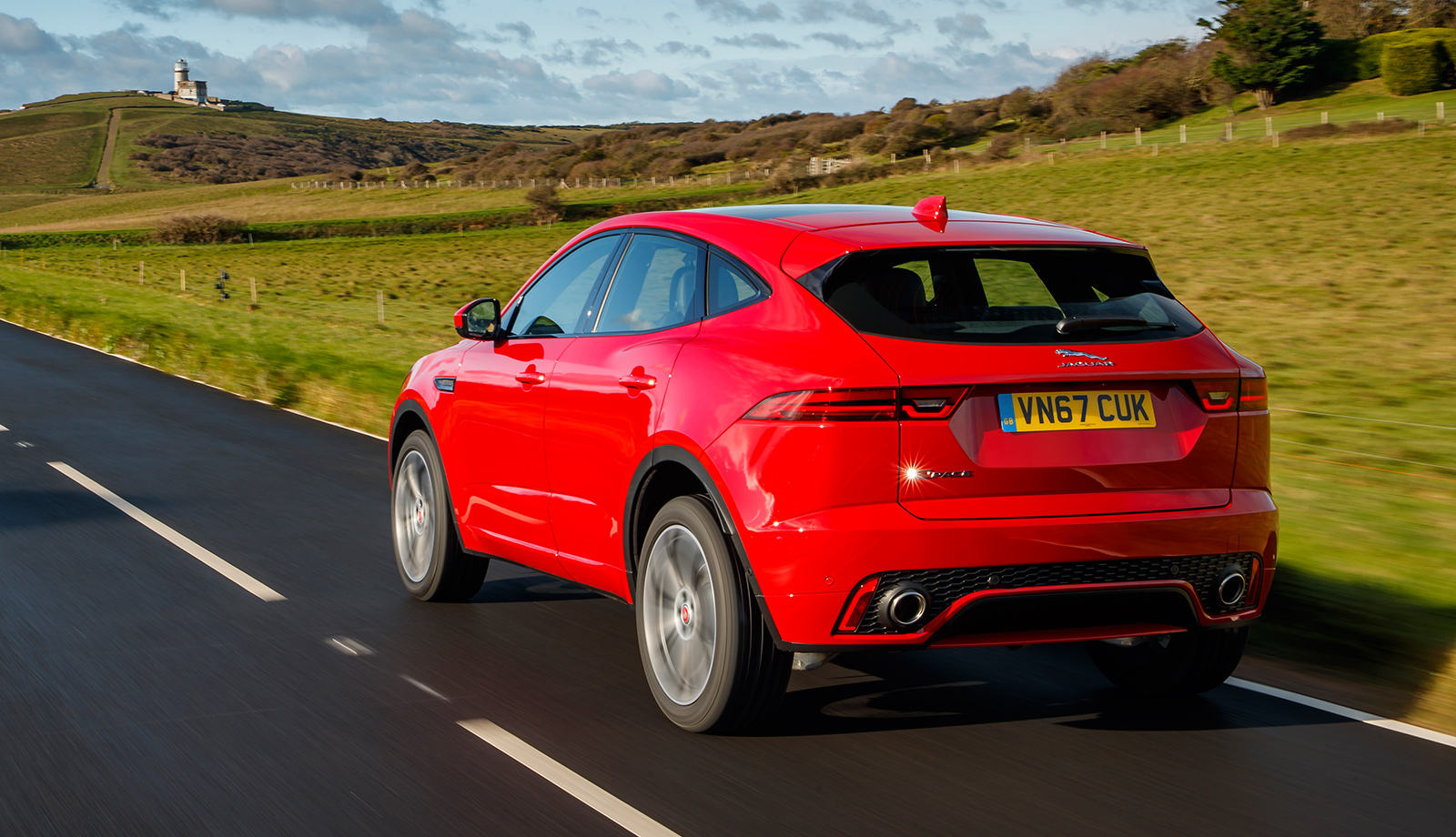 Jaguar E-Pace tem design inspirado no F-Pace