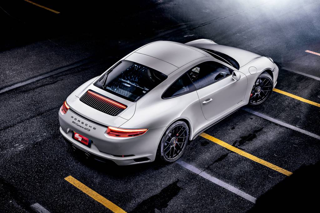 O 911 GTS parte de R$ 687.000 no Brasil