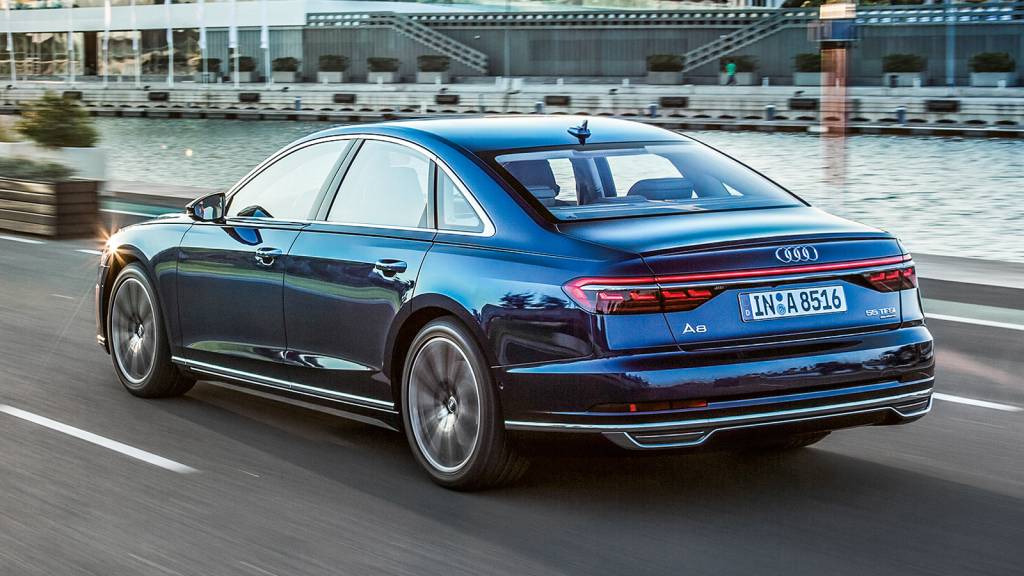 Audi A8 Como convém à categoria, o visual é discreto
