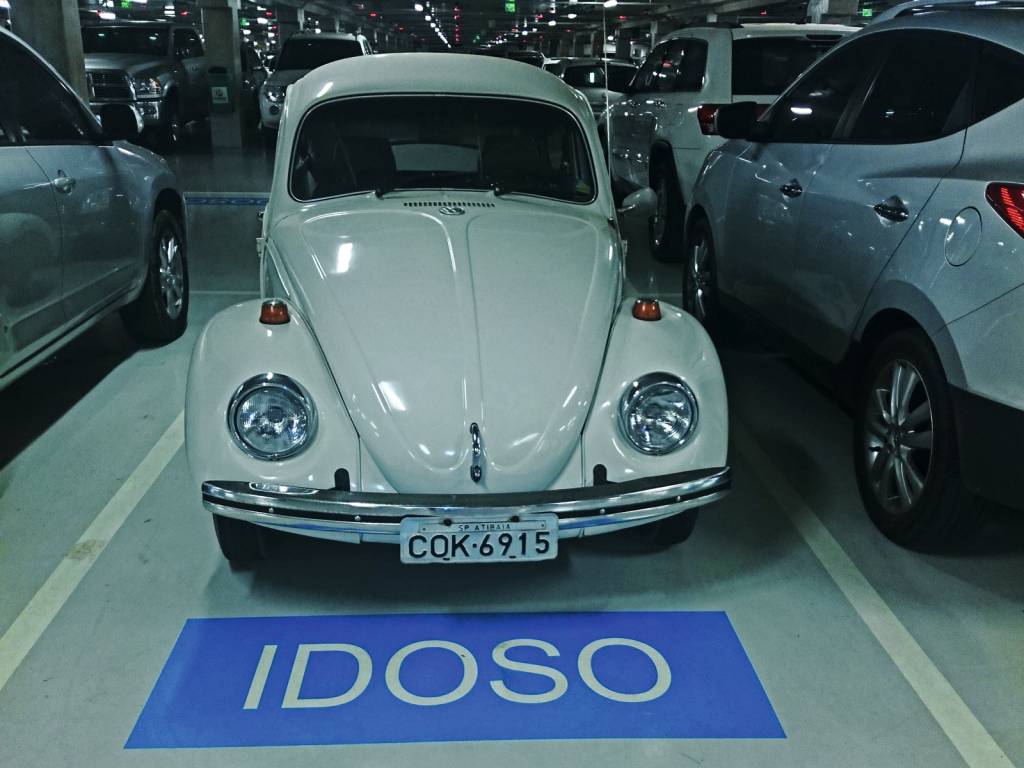 Multa será de R$ 1.467 para quem parar em vaga de idoso ou PCD