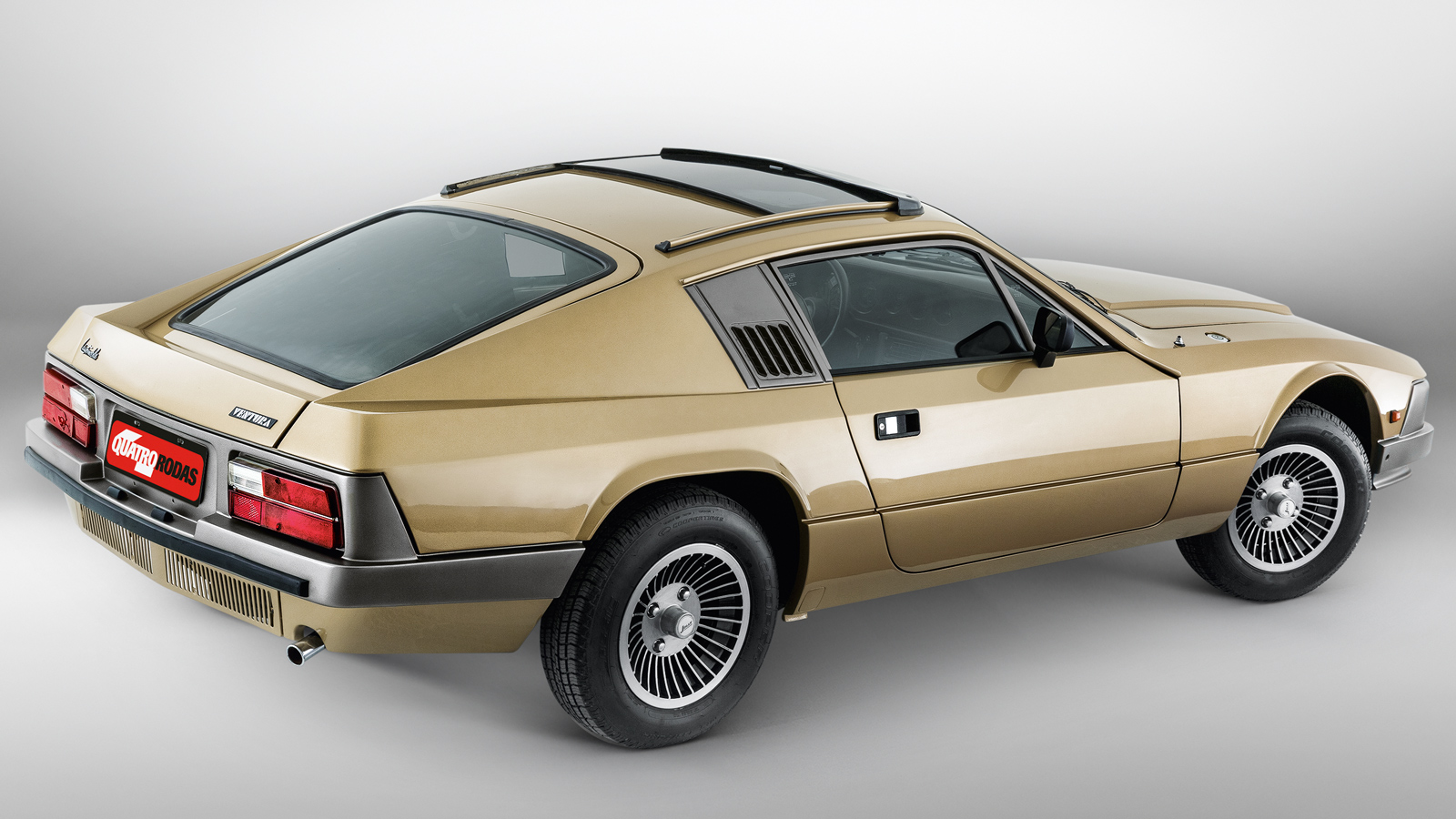 A carroceria era exclusiva de fibra de vidro