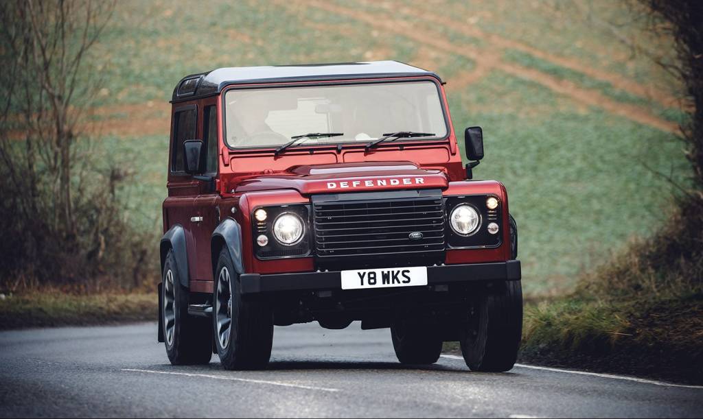 Land Rover Defender Works V8: 405 cv e 0 a 100 km/h em 5,6 s!