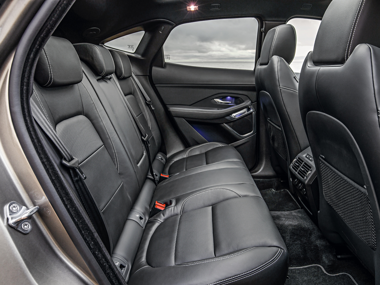 Atr&aacute;s, espa&ccedil;o &eacute; apenas mediano