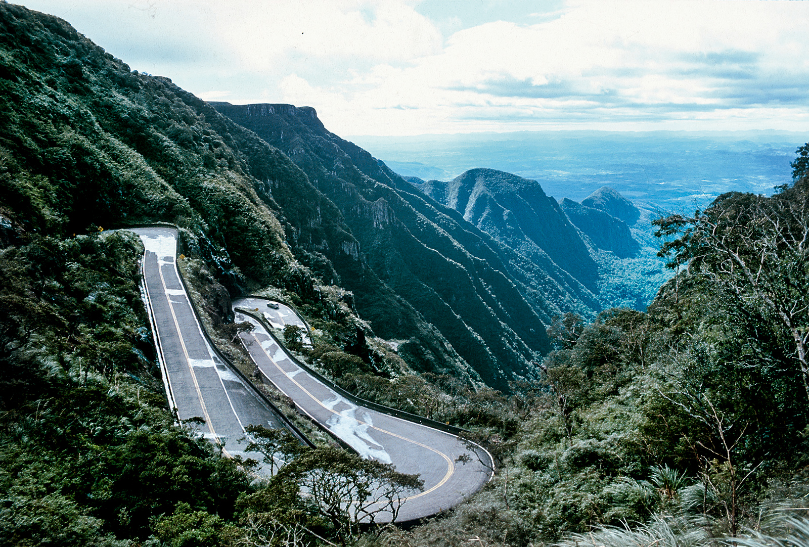 Como manter o freio-motor de autom&aacute;ticos em ladeiras, sem frear?