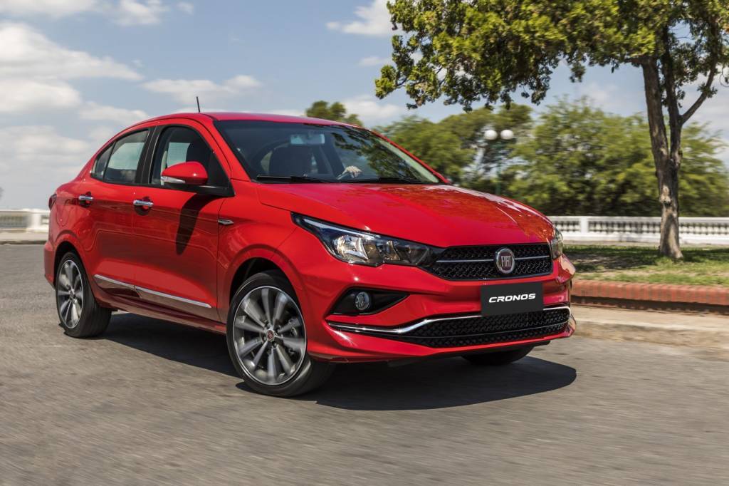 Fiat e Renault levam bronca por divulgar itens que Cronos e Kwid não têm