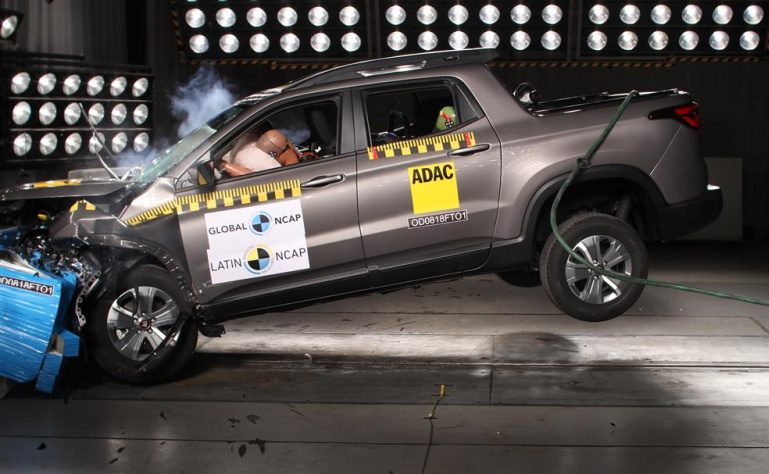 Fiat Toro recebe quatro estrelas em teste de colisão do Latin NCAP