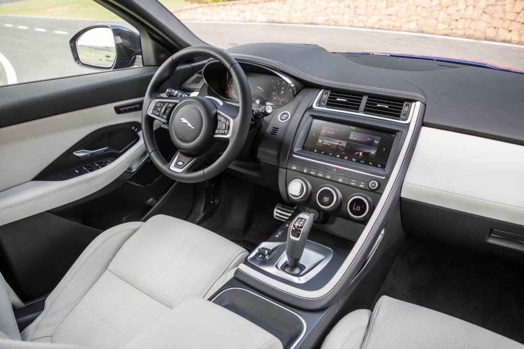 Jaguar E-Pace (10)