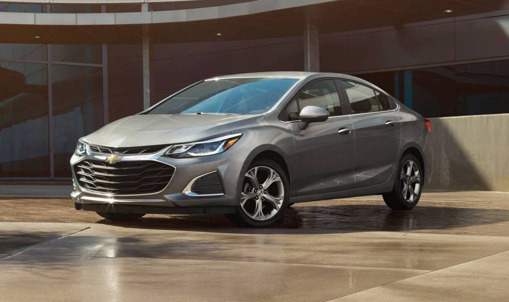 Chevrolet Cruze reestilizado aparece com novo visual agressivo