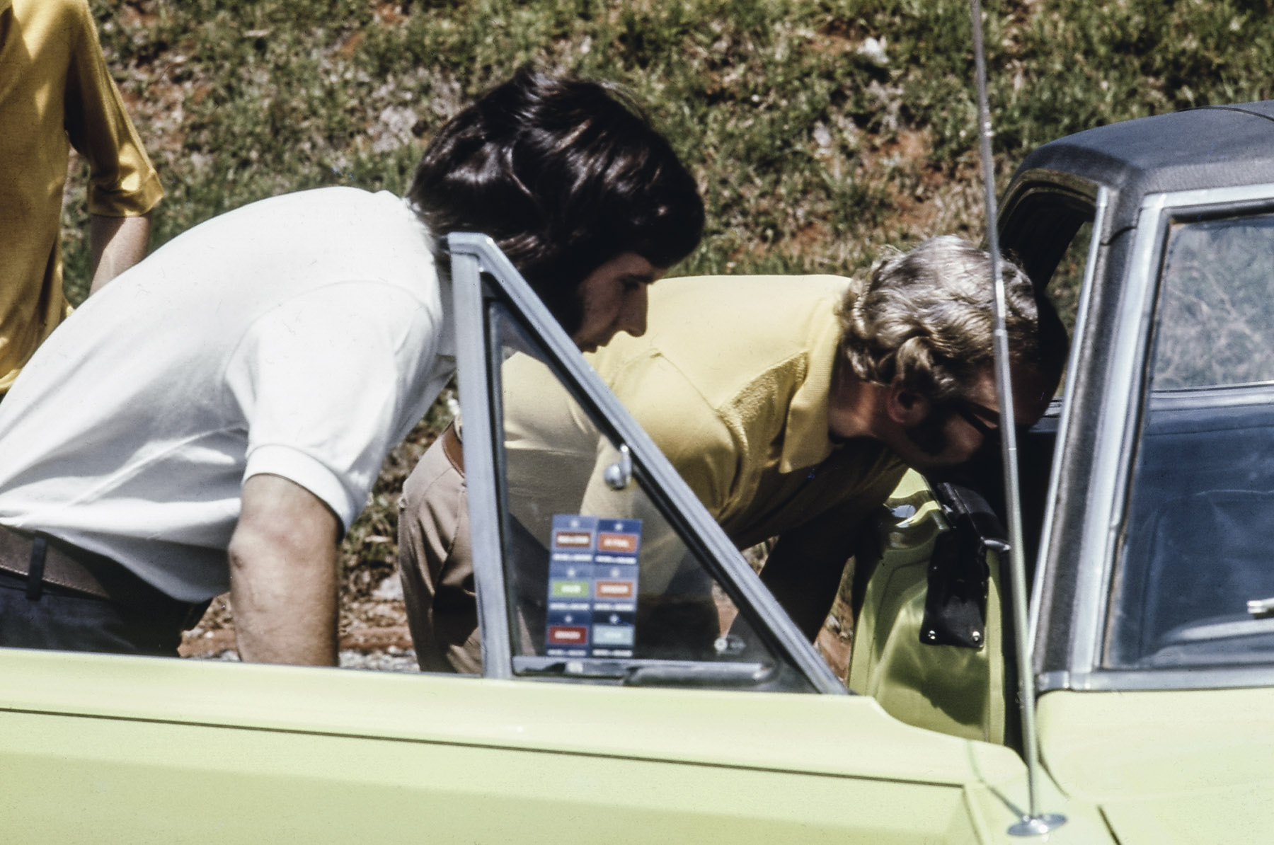 Emerson Fittipaldi e Colin Chapman: os campeões testaram seis carros brasileiros: Puma, Opala S, VW TL, Charger RT, Corcel GT e o Landau