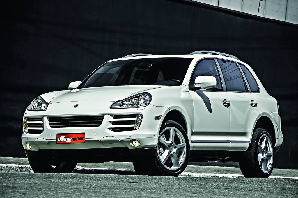 Porsche Cayenne SUV apresentado em diferentes versões V6, V8 e V6 Híbrido