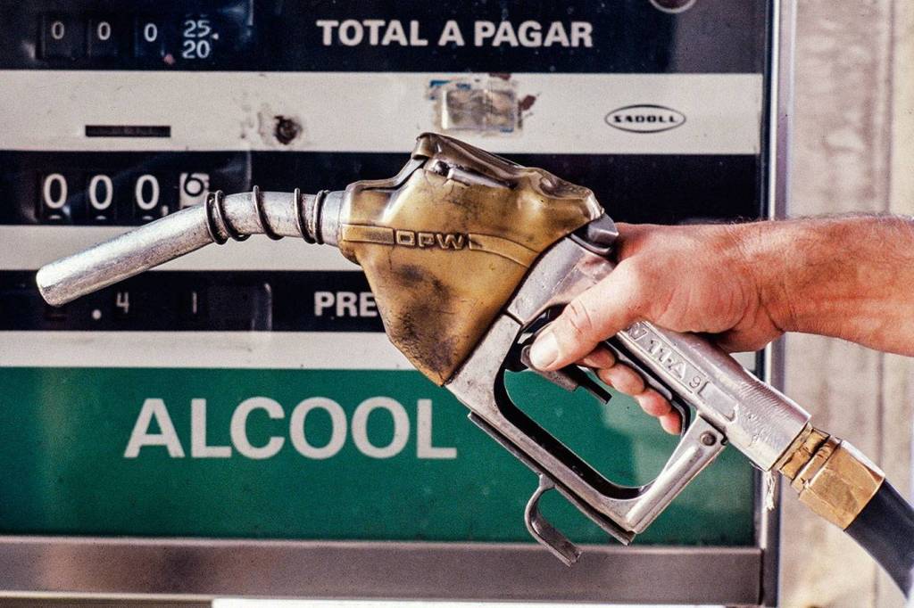 Governo estuda abrir concorrência para distribuição de combustíveis