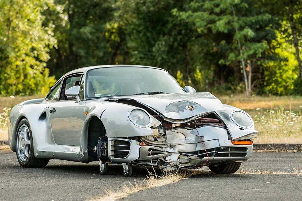 Porsche 959 batido é leiloado por quase R$ 2 milhões