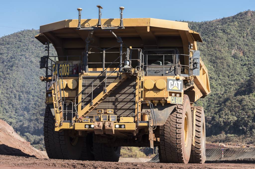 Caminhões autônomos já são usados em área de mineração no Brasil