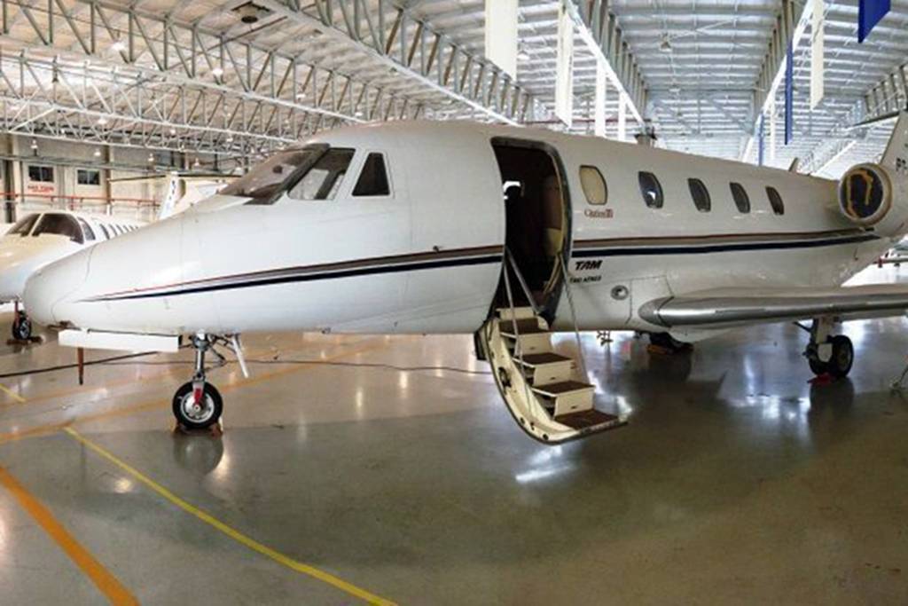 Avião executivo da TAM está à venda com preço de Honda Civic