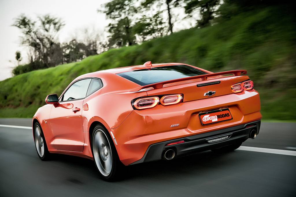 chevrolet camaro ss v8 2019 (14) Chevrolet Camaro laranja visto por trás