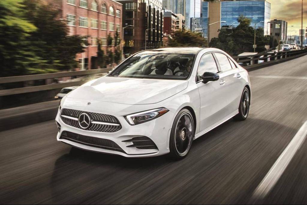 Impressões: Mercedes Classe A Sedan chega querendo atropelar Audi A3 Sedan