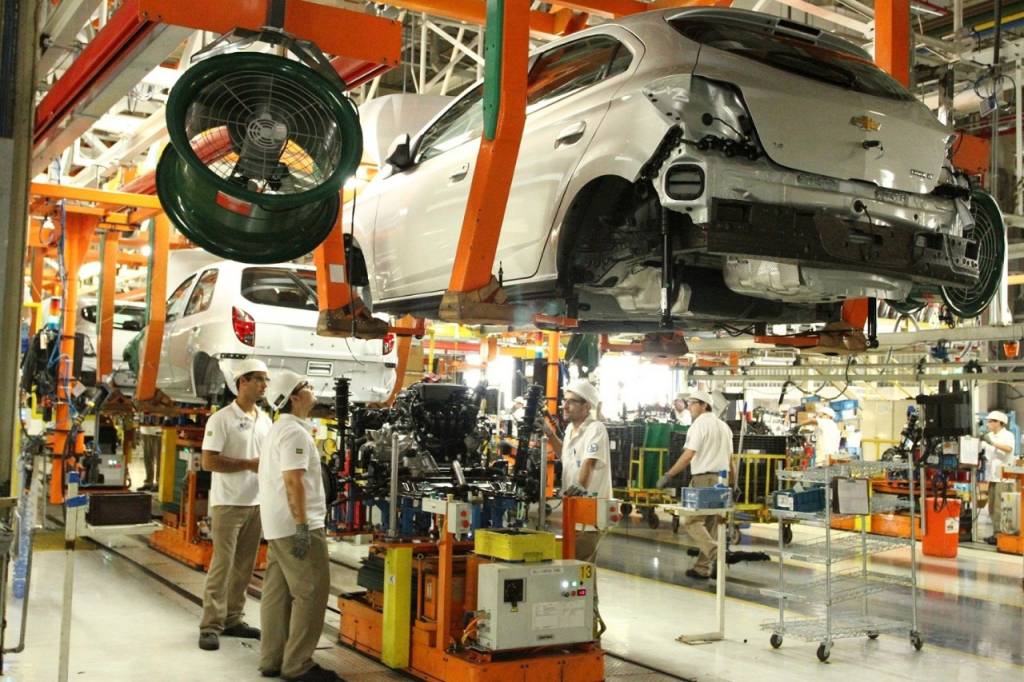 Indústria de carros brasileira teve déficit de R$ 100 bilhões em 10 anos