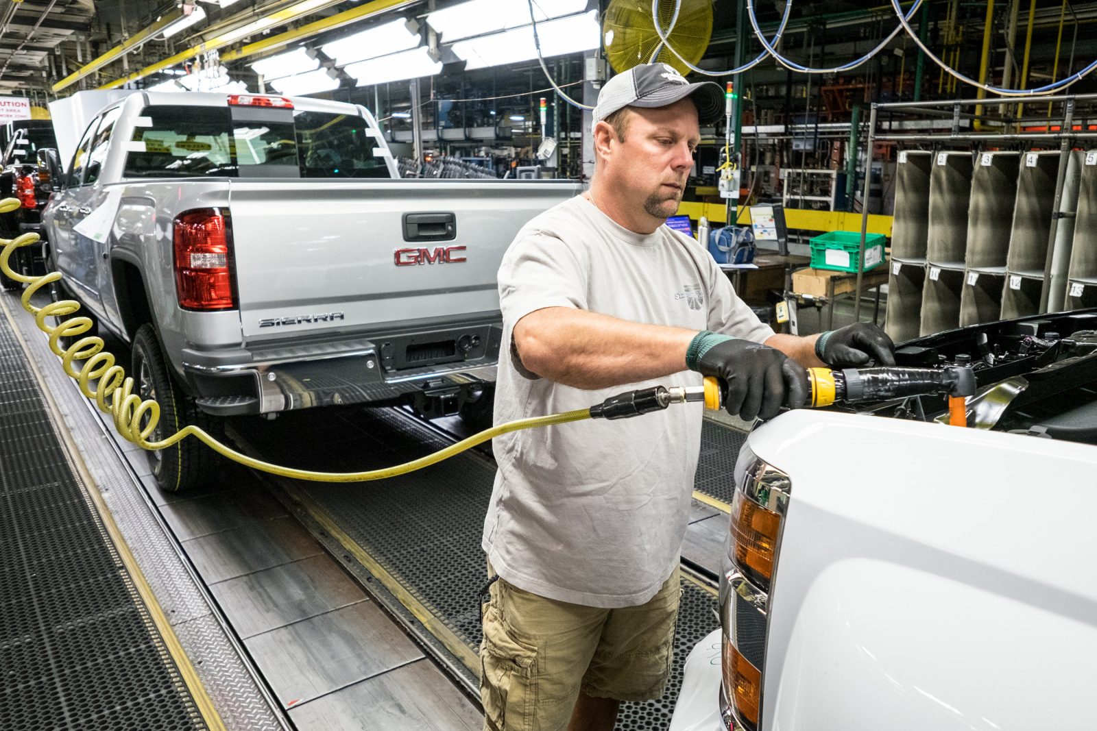 GM corta 4.000 cargos nos EUA, mas contratará 1.000 para fabricar picapes