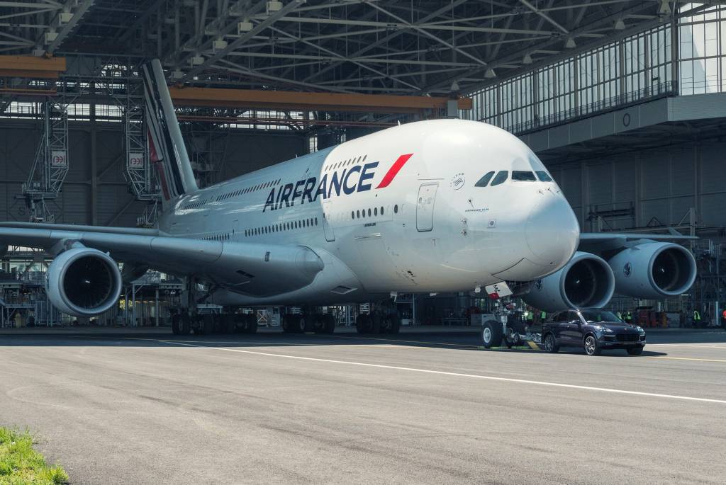 Porsche Cayenne Airbus A380 Porsche Cayenne Airbus A380