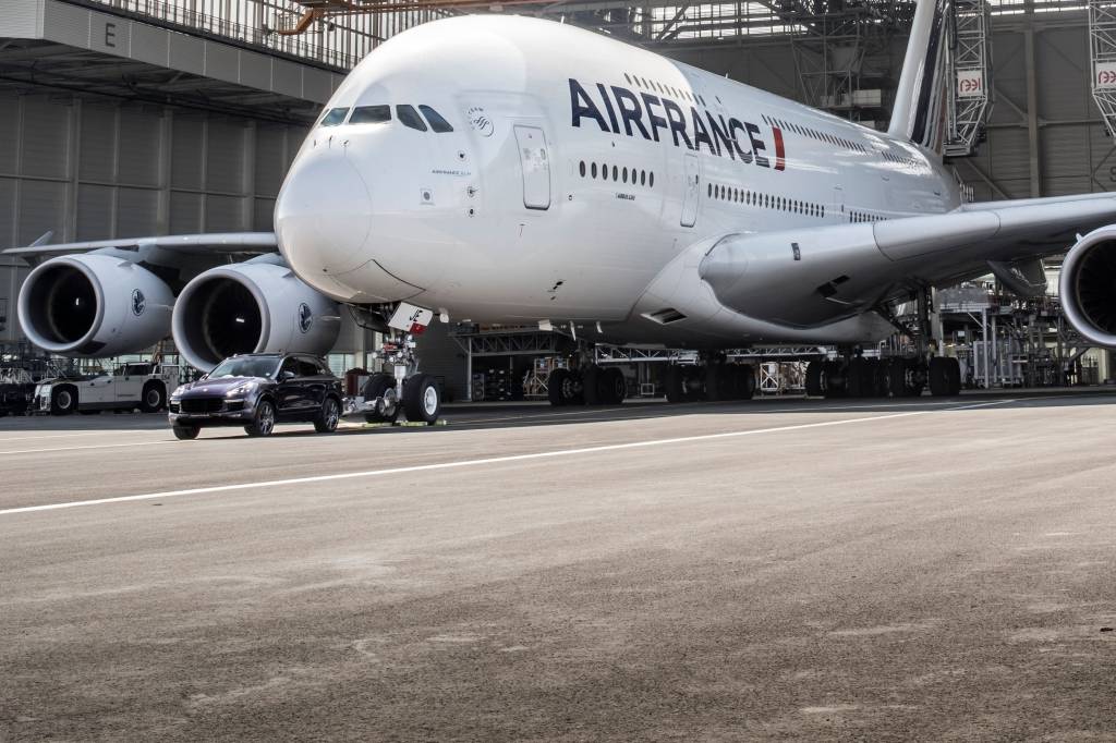 Porsche Cayenne Airbus A380 Porsche Cayenne Airbus A380