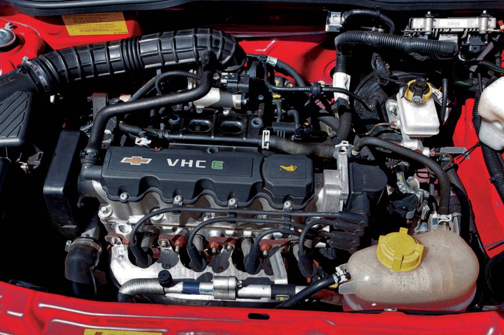 Motor do Prisma 1.0 8V modelo 2010 da Chevrolet, durante teste comparativo da re Motor do Prisma 1.0 8V modelo 2010 da Chevrolet, durante teste comparativo da re